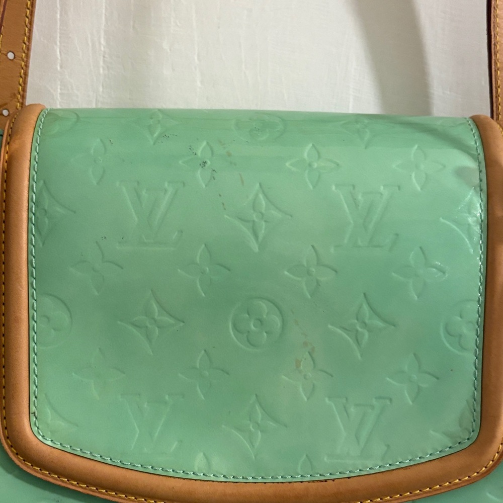 Authentic 1998 Louis Vuitton Vernis Biscayne Bay Bag in Peppermint - Picture 5 of 16